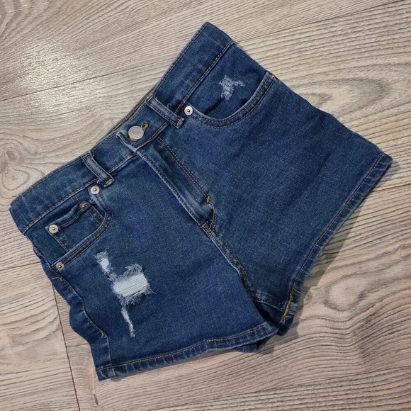 Levi's Other - Girls Levi's Mini Mom Jean Shorts -Size 10